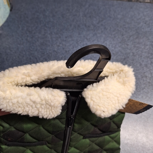 Paw & Tail Green Quilted Plaid Jacket with Sherpa Collar, Size M, RN#93677, NWT - Picture 7 of 9